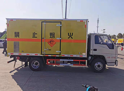 焉耆爆破器材运输车工人安全操作规范与智能技术保障